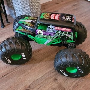 Jumbo Grave Digger Remote Control Car